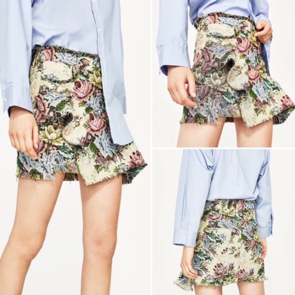 Zara Jacquard Floral Tapestry Asymmetrical Detailed Poly blend Mini Skirt XS EUC